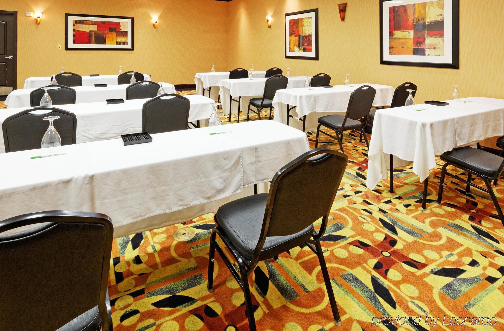 Hotel Holiday Northeast By Ihg Arlington