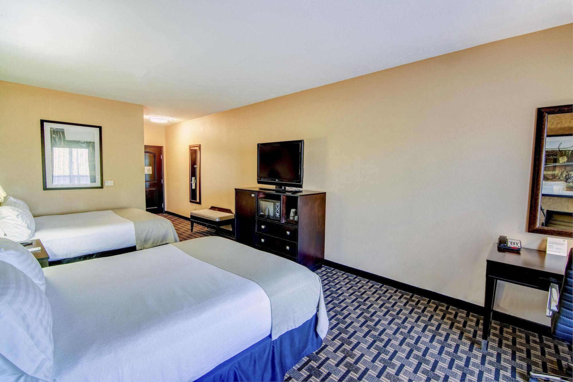 Holiday Northeast By Ihg Hotel 3*